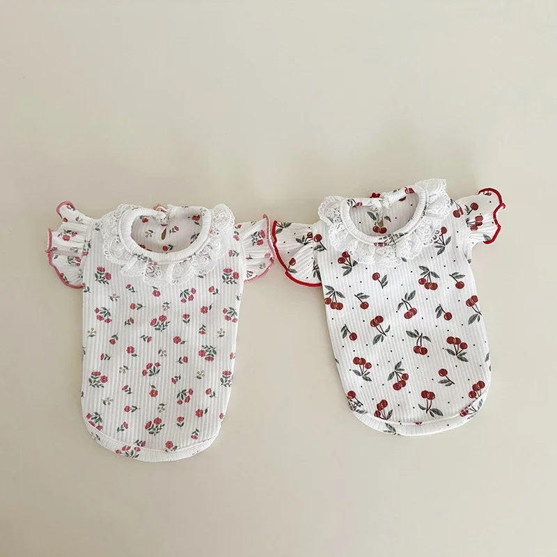 Camiseta de primavera y verano para mascotas, camisa Base de manga voladora de encaje Floral de cereza, chaleco bonito para Gato, ropa para cachorros, ropa para perros pequeños