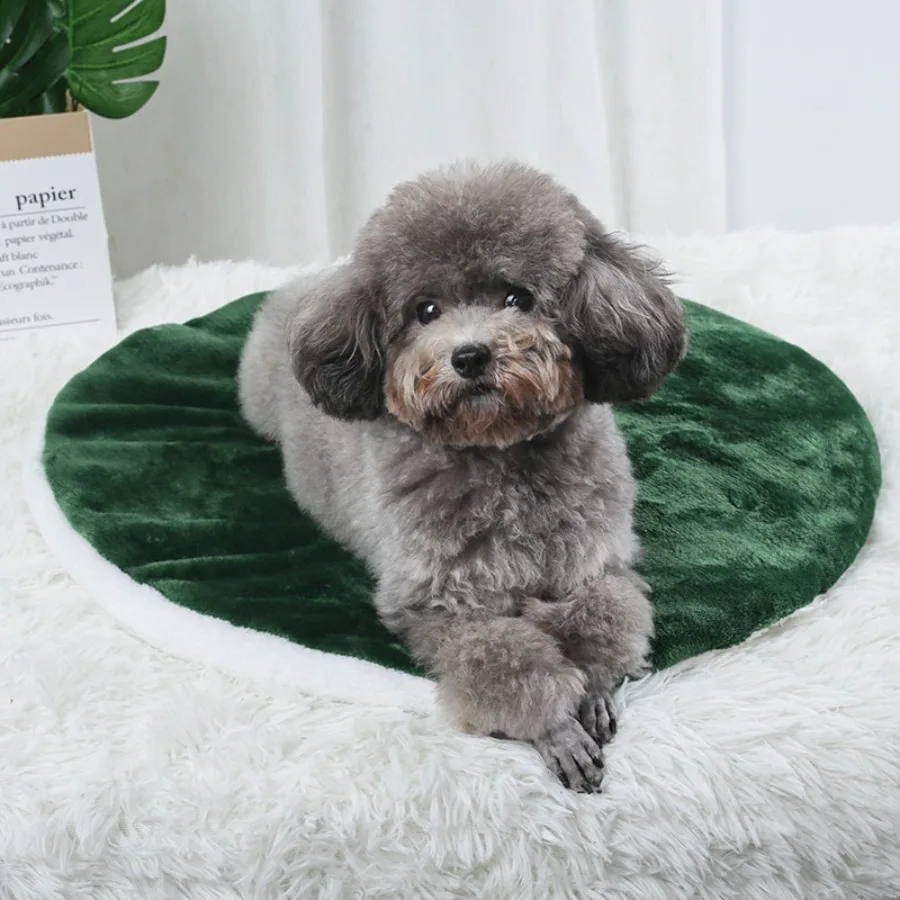 Las almohadillas de cama redondas de invierno para mascotas son adecuadas para sus amados mascotas para mantener el calor en casa en el frío invierno y para viajar en el coche.