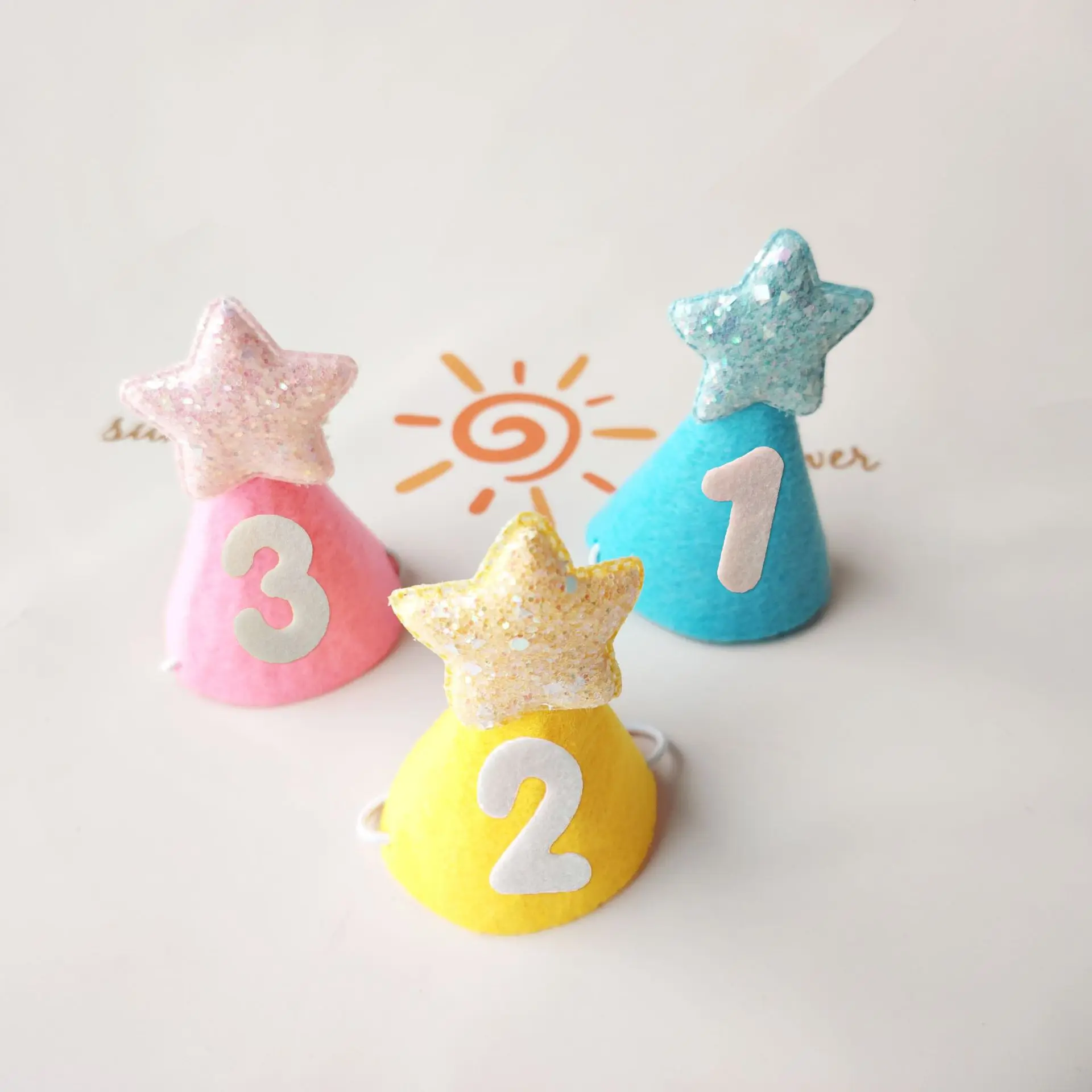 Sombrero de cumpleaños para mascotas, bonito sombrero para mascotas con estrella de cinco puntas, traje de vacaciones para gatos, sombrero de cumpleaños, pegatina de número, accesorios para perros pequeños