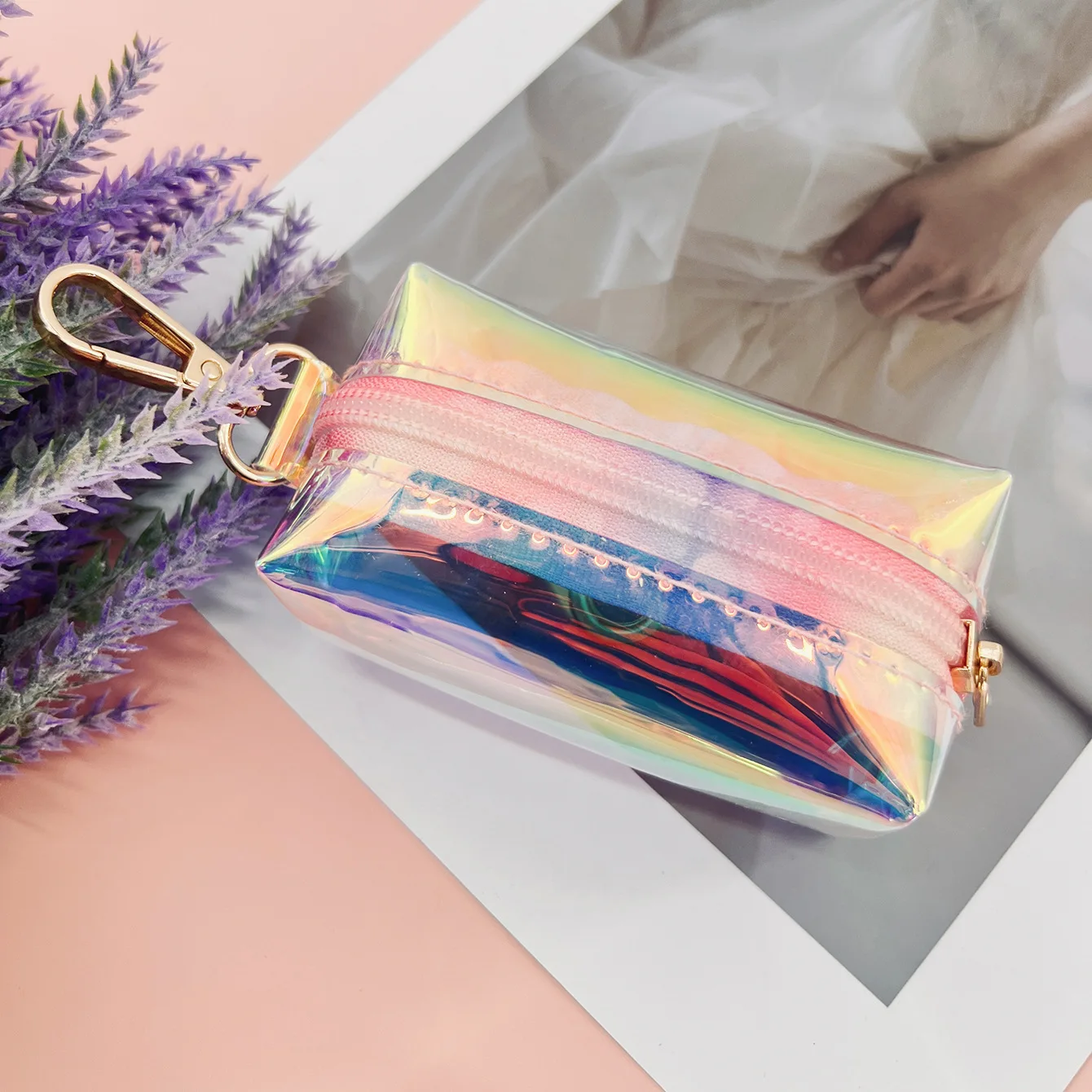 Dispensador de bolsas holográficas reflectantes para excrementos de perros, bolsas de basura iridiscentes coloridas para paseos, diseño fácil de llevar para propietarios de mascotas - imagen 4