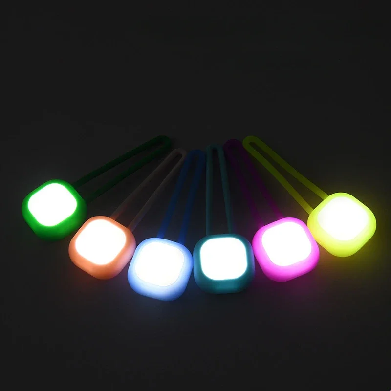 Colgante luminoso LED para mascotas, luz para caminar de silicona para perros, luz de viaje nocturna antipérdida, suministros para etiquetas de perros, 1 ud. - imagen 2