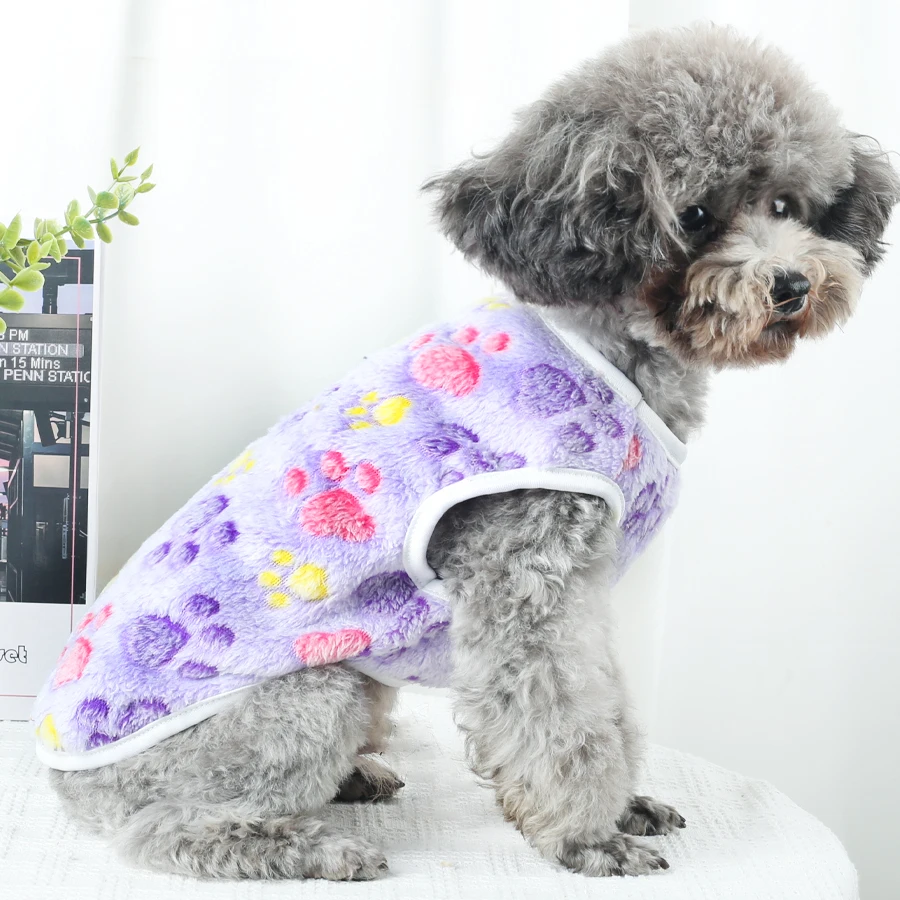 Los chalecos de franela para mascotas con estampados multicolores son fáciles de combinar y son imprescindibles tanto para viajar a casa. - imagen 3