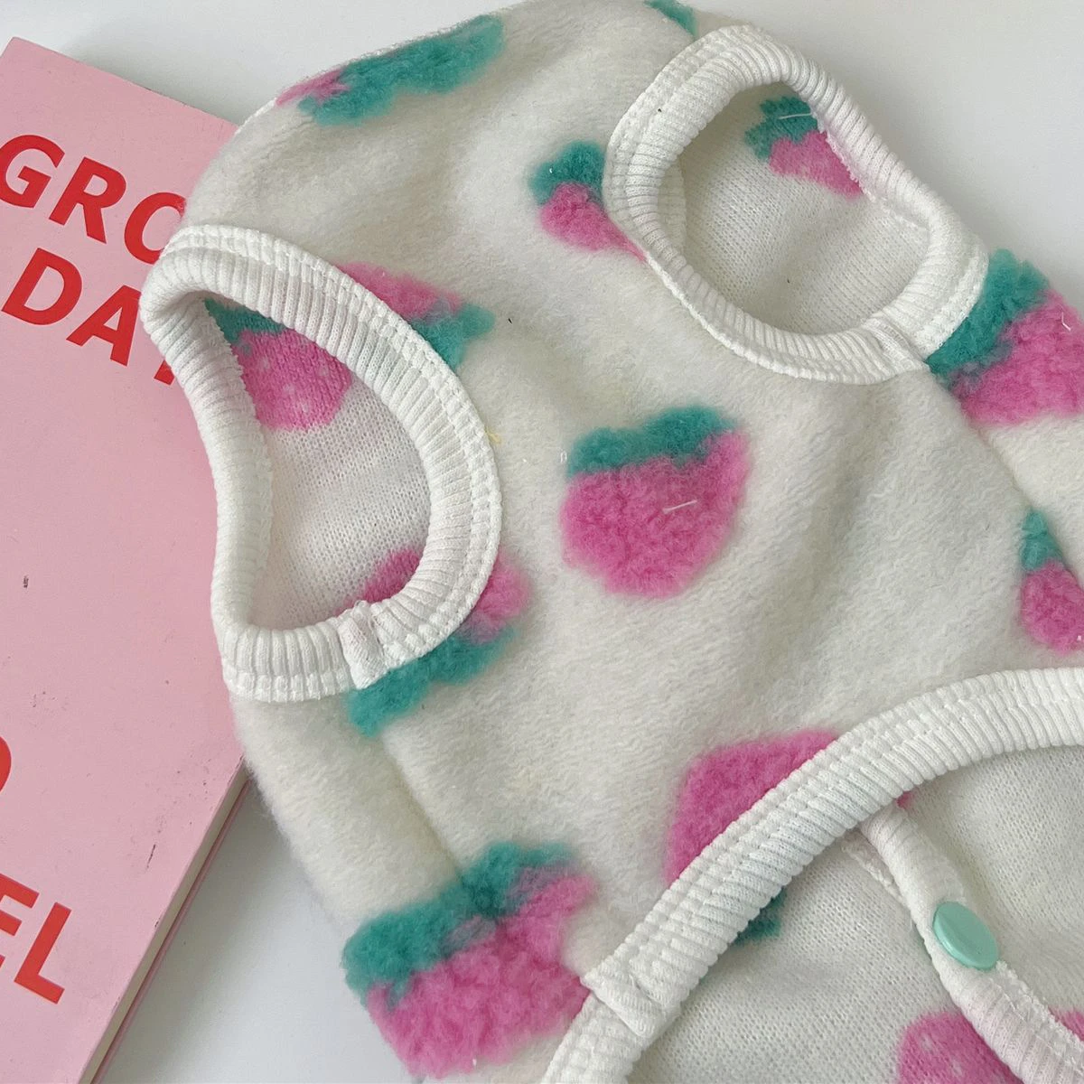 Chaleco de fresa de otoño e invierno, ropa para perros y mascotas, chaleco grueso para gatos, Teddy, Bichon, Pomeranian Schnauzer, chaleco para perros pequeños - imagen 4