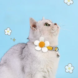 Collar con campana floral para gatos y perros pequeños - cómodo