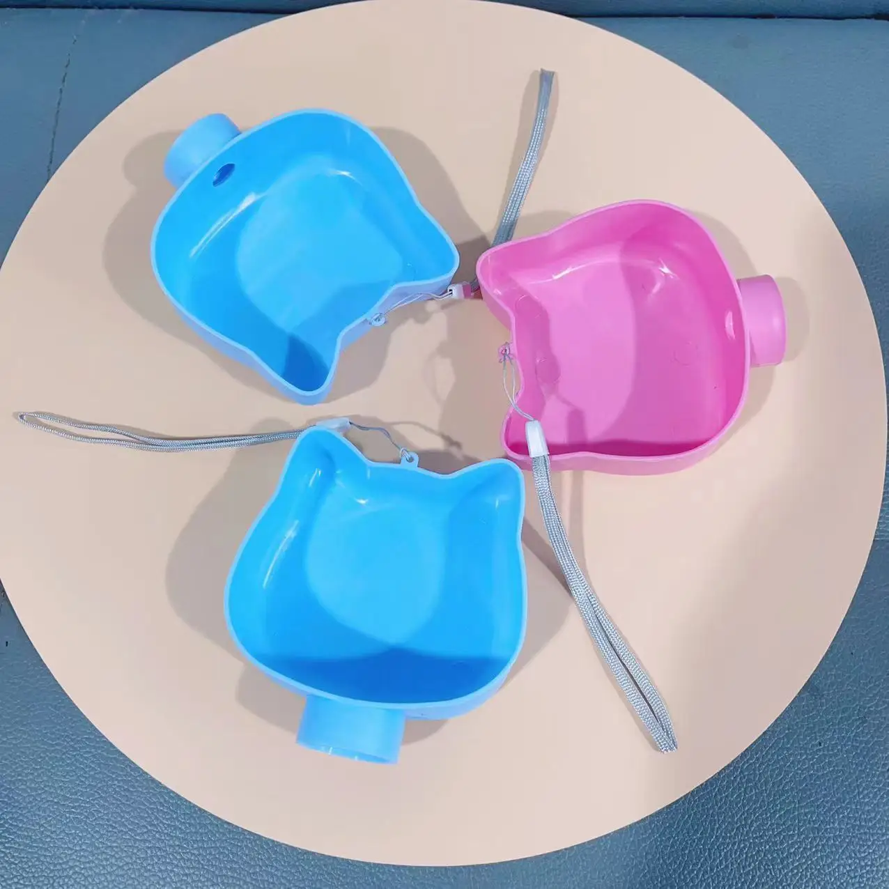 Botella de agua portátil para perros y gatos sin fugas - imagen 2