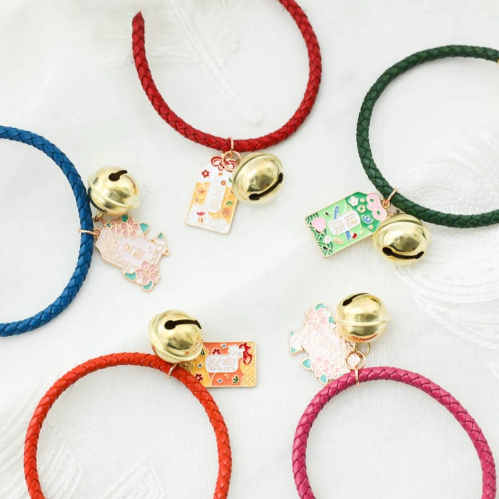 Collar japonés de cuero con campana para gatos y perros pequeños - imagen 4