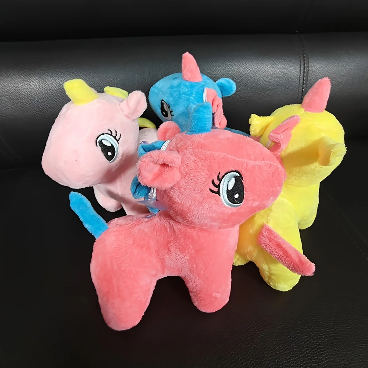 Peluche unicornio suave en primer plano