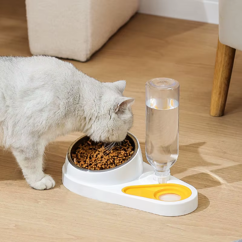 Comedero doble antideslizante con bebedero automático para perro y gato - imagen 4