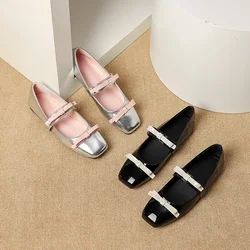 Zapatos para perro de cuero sintético con pajarita negros y plateados