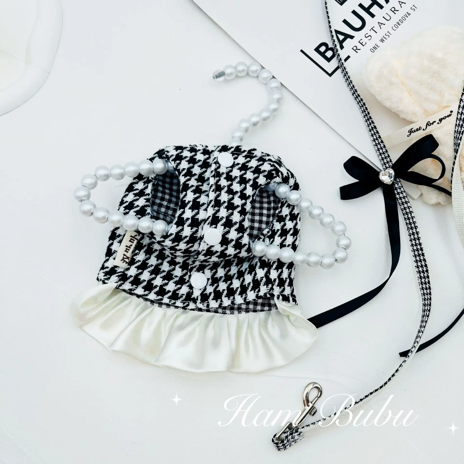 Abrigo a cuadros de otoño/invierno para mascotas, falda de perlas con cordón, arnés y correa para perros de peluche, conjunto de accesorios para perros pequeños - imagen 4