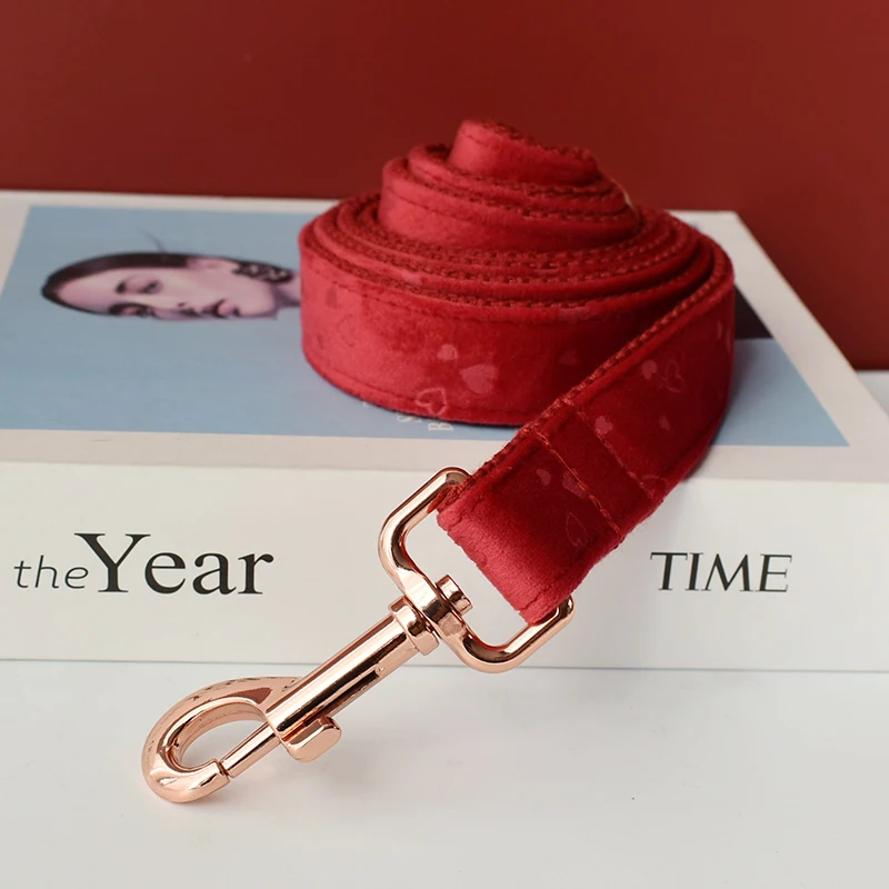 Collar con estampado en forma de corazón rojo, tela de terciopelo personalizada para el Día de San Valentín, suministros para perros, accesorios de oro rosa, franela 27 - imagen 5