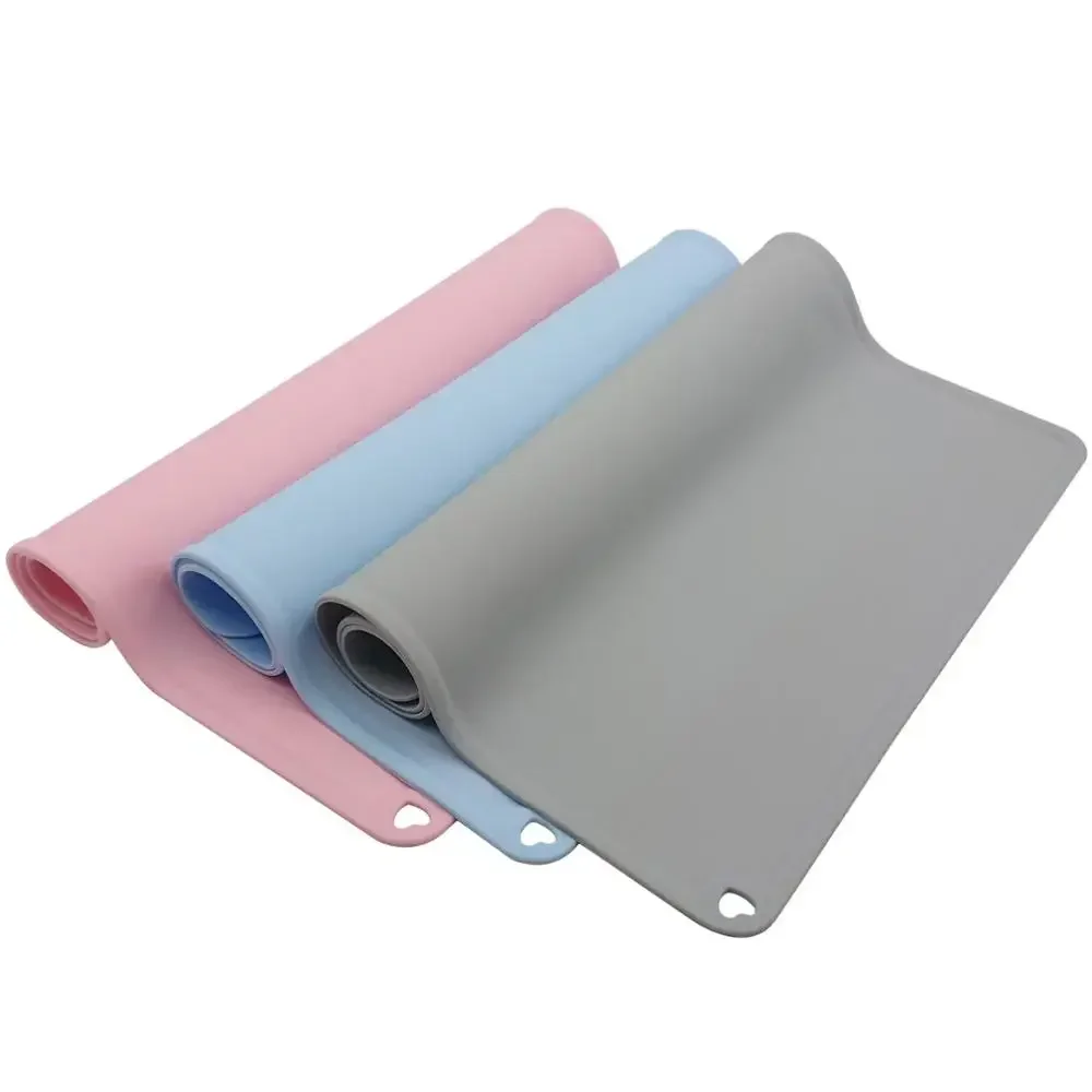 Estera impermeable antideslizante para mascotas, estera de silicona para comida de mascotas, cuenco para mascotas, almohadilla de agua potable, estera de alimentación para perros, fácil de limpiar - imagen 4