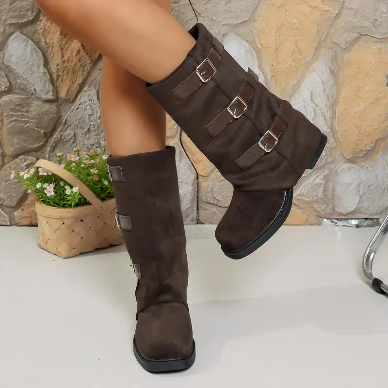 Botas de media pantorrilla de gamuza con hebilla de cinturón de Metal Punk para mujer, Botas Largas de tacón alto grueso Vintage de invierno, Botas de diseñador para mujer