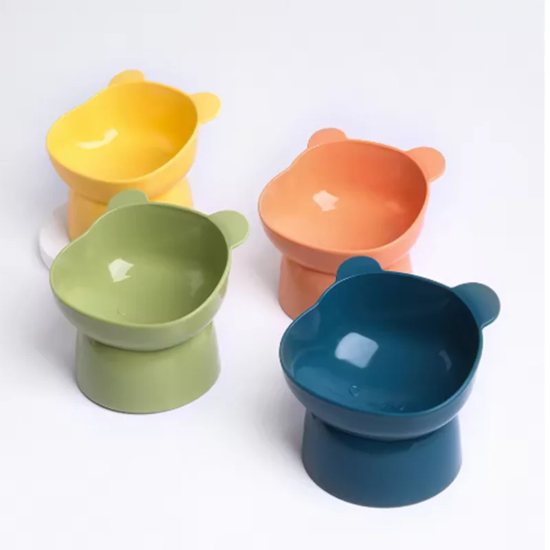 Cuenco para gatos de pierna alta inclinado de estilo nórdico, cuenco de plástico para mascotas con diseño de cara de oso y protección del cuello de dibujos animados