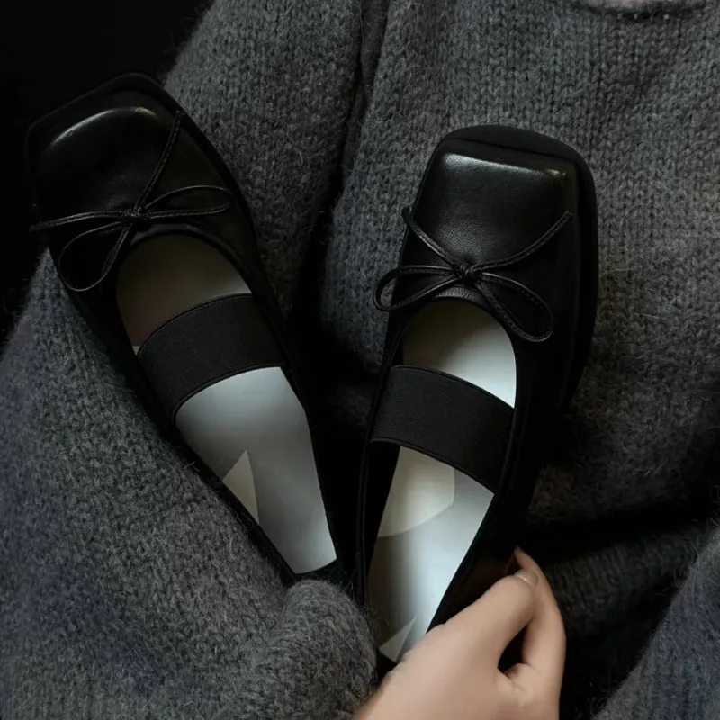 Zapatos Mary Jane de cuero para perros pequeños – Cómodo estilo casual - imagen 3