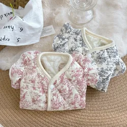 Ropa para perros pequeños: chaleco floral y parka de gasa ligera