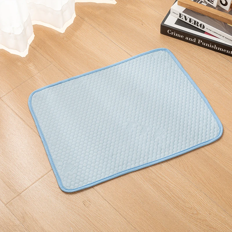 Estera autoenfriante para mascotas, almohadillas refrescantes lavables para perros y gatos, manta para perrera para dormir, estera para dormir de seda helada, no tóxica y transpirable - imagen 4