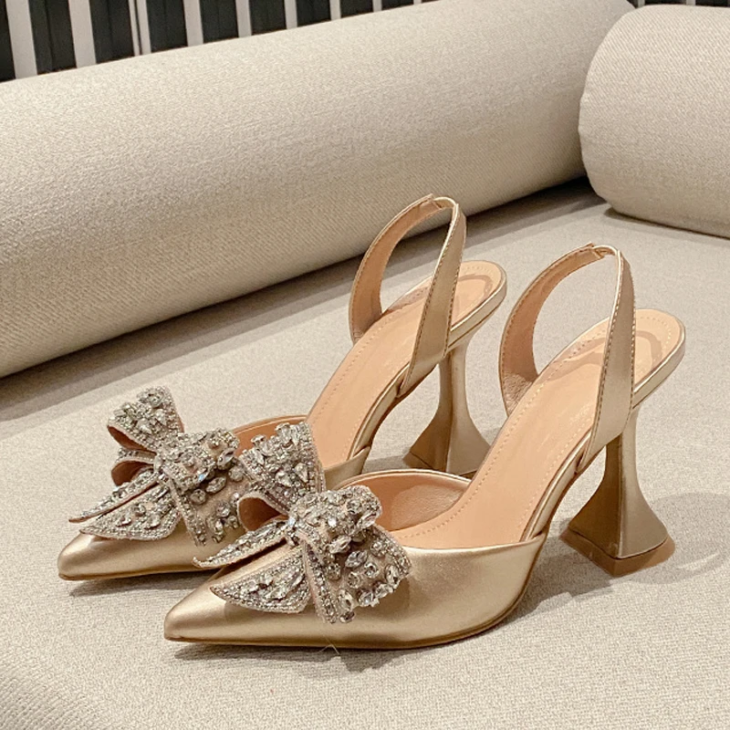 Zapatos con tacón rojo y lazo de lentejuelas para gatos y perros - imagen 4