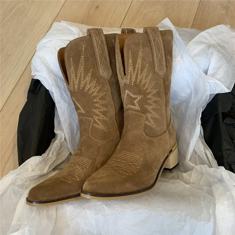 Botas bordadas de cuero Natural para mujer, zapatos hechos a mano, Punta puntiaguda, tacón de aguja, estilo vaquero, Retro occidental, otoño e invierno, 2022 - imagen 5