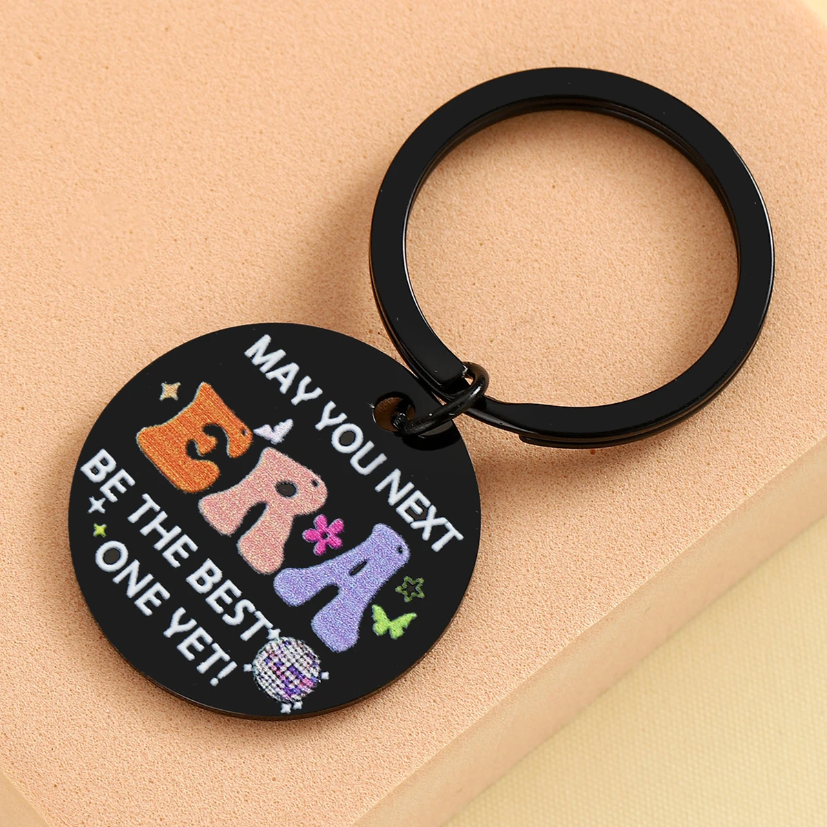 Taylor Merch Taylor proporciona tu próxima era Be the Best One Yettaylor con un llavero de niña, inspirado en un regalo de Navidad