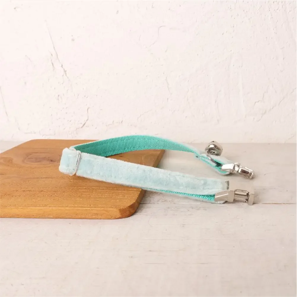 Collar de gato personalizado con grabado gratuito, correa para mascotas a juego, hebilla de Metal de contactos personalizados, Collar para mascotas de terciopelo verde lago - imagen 3