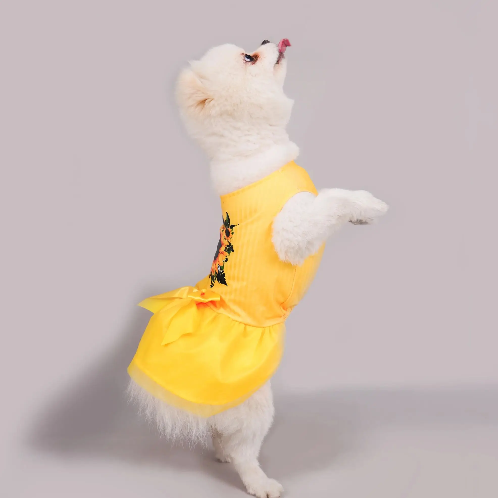Vestido de girasol para perro, dulce lazo, vestidos para mascotas, falda de princesa con flores amarillas para perros, ropa bonita para vacaciones, traje de verano - imagen 3