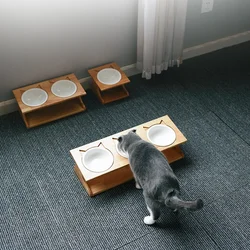 Cuenco de cerámica elevado para gatos – comedero con patas de madera