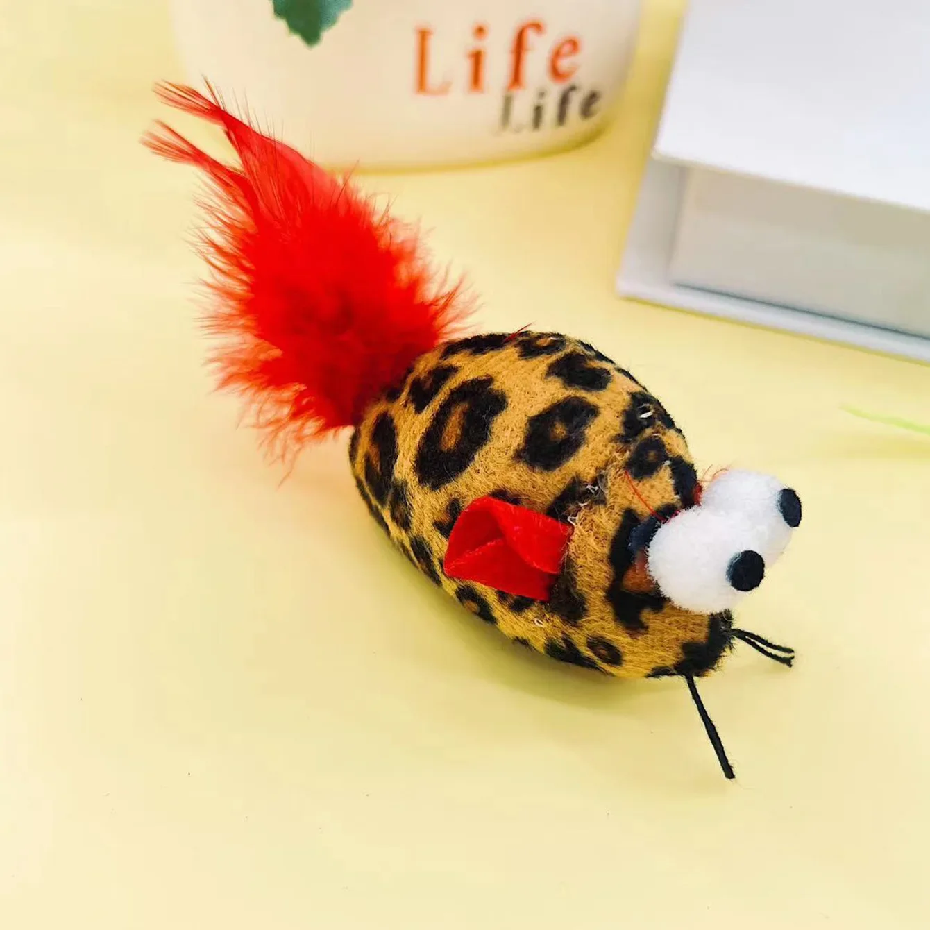 Juguete de cola de plumas a rayas de colores simulados con ojos grandes, ratones que contienen hierba gatera, ratones de peluche, juguetes interactivos para gatos - imagen 4