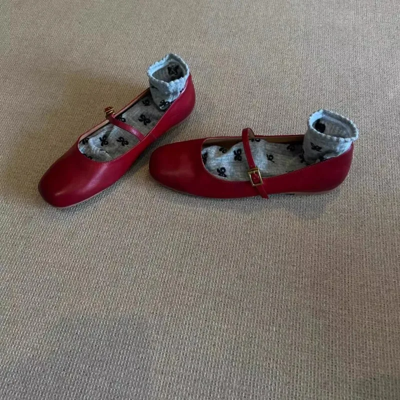 Niña coreana estilo Retro cabeza redonda hebilla de una palabra zapatos de Ballet rojos Mary Jane zapatos planos de viajero zapatos para mujer - imagen 4