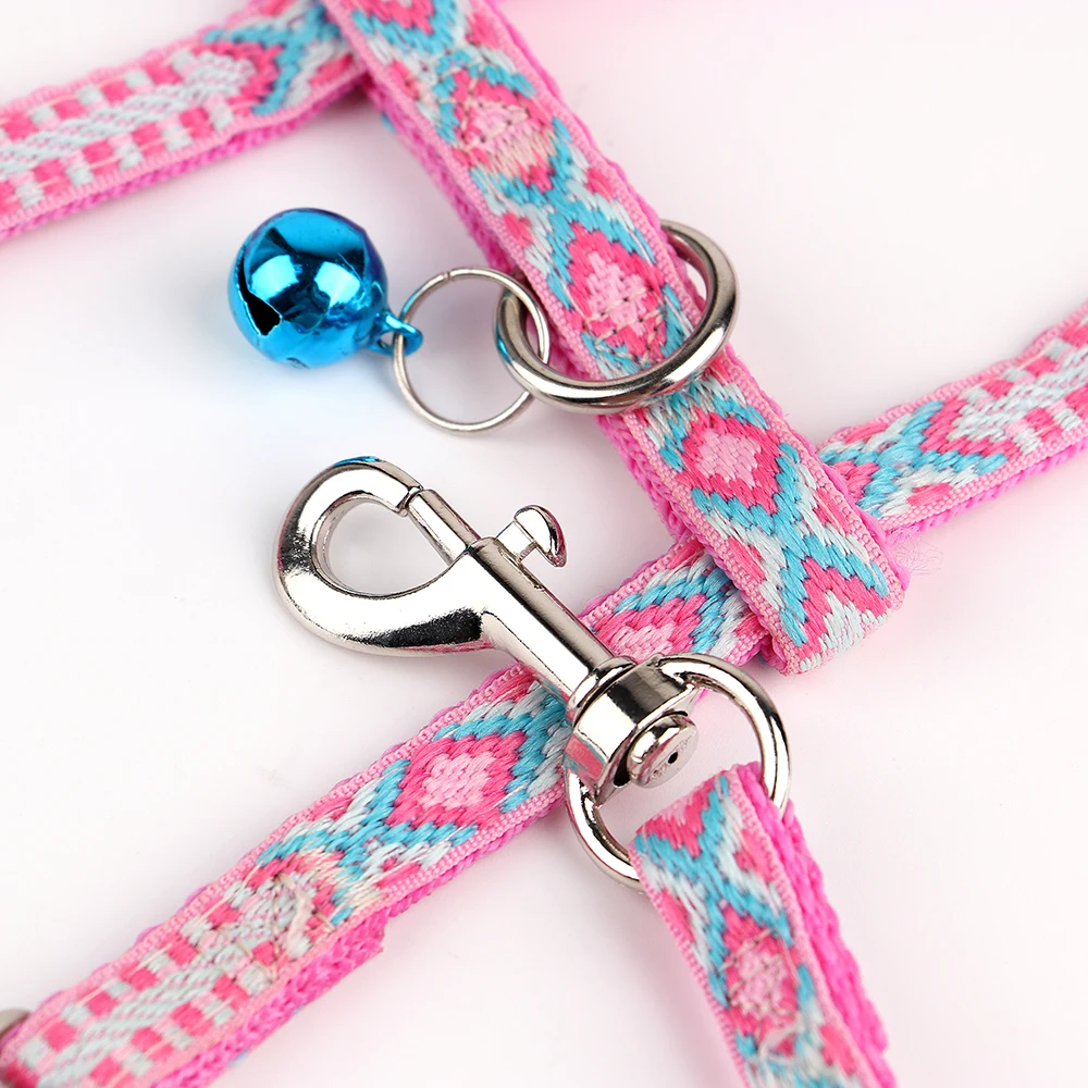 Conjunto de correa de nailon para gatos, arnés ajustable para perros pequeños y gatos, chaleco con campana, suave, para cachorros y gatitos, para caminar, Chihuahua - imagen 2
