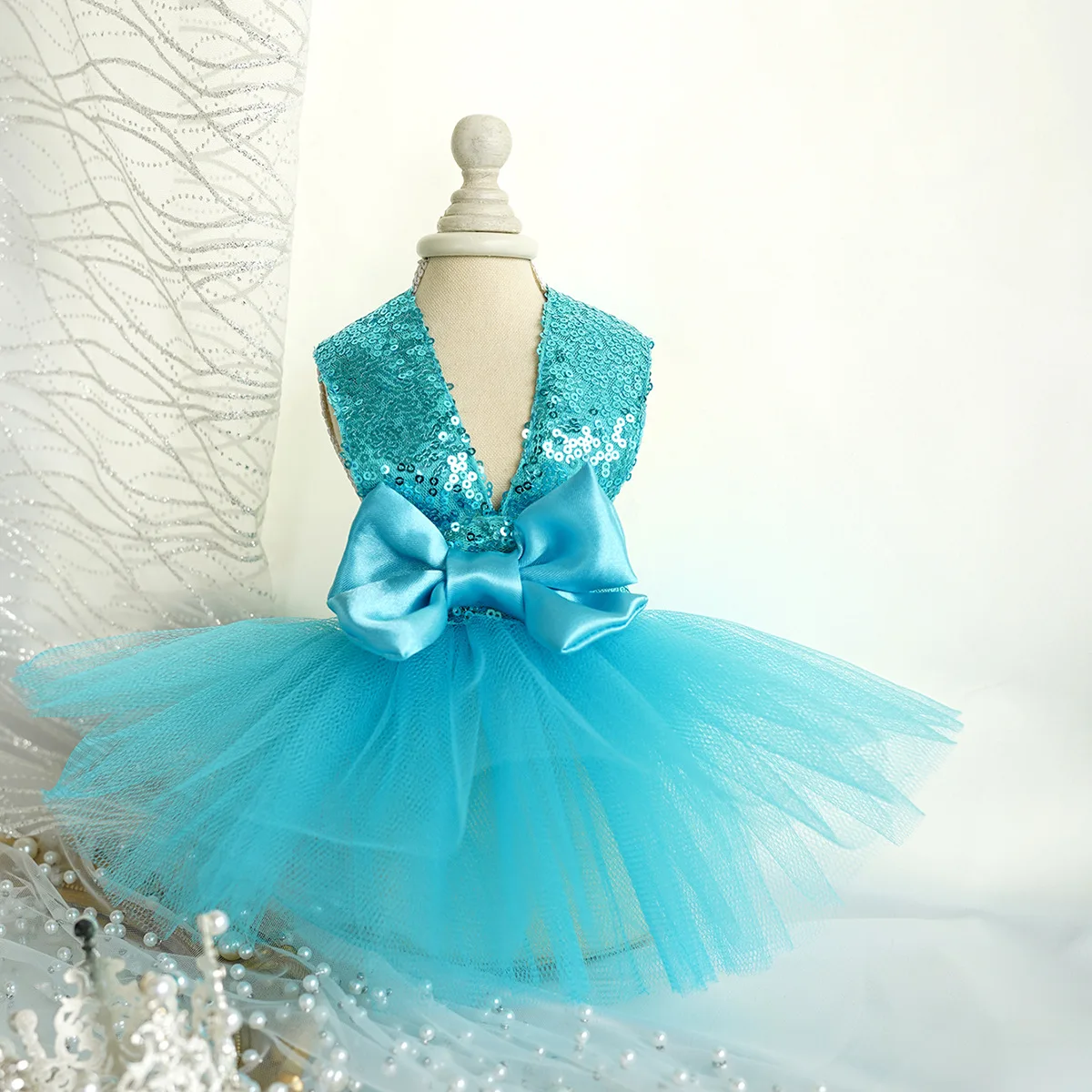 Vestido de perro con purpurina y lentejuelas brillantes para perros pequeños, vestido de boda de fiesta de princesa de lujo, falda de tutú sin mangas para cachorros, ropa de verano para perros - imagen 5