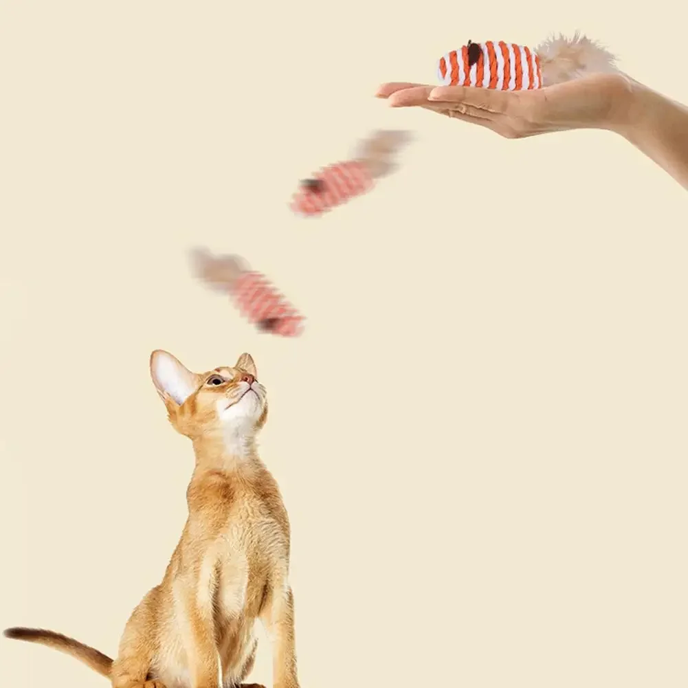 Ratón falso con cola de pluma para gato, juguete con grava integrada, multicolor, suministros para mascotas, Mini Juguetes Divertidos para jugar, gatos interactivos para gatitos - imagen 4