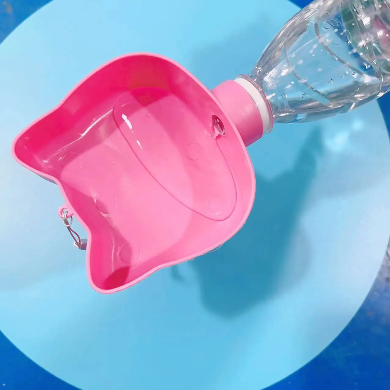 Botella de agua portátil para perros y gatos sin fugas - imagen 3