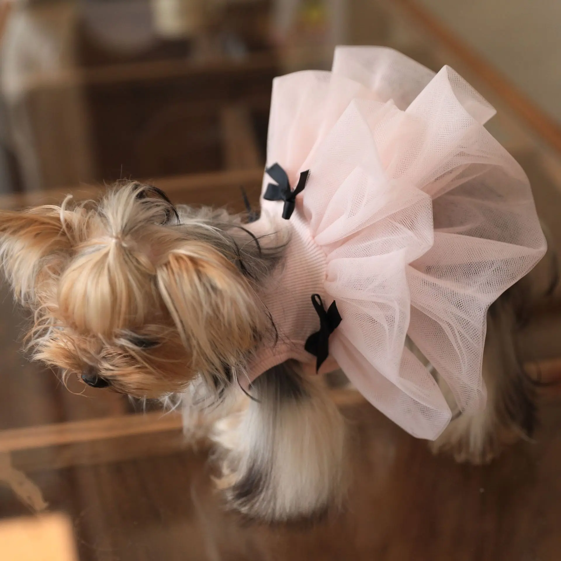 Vestido de princesa rosa para mascotas, chaleco transpirable con lazo, vestido de novia con brotes de flores para perros pequeños, vestido de fiesta de boda transpirable para Yorkie - imagen 2