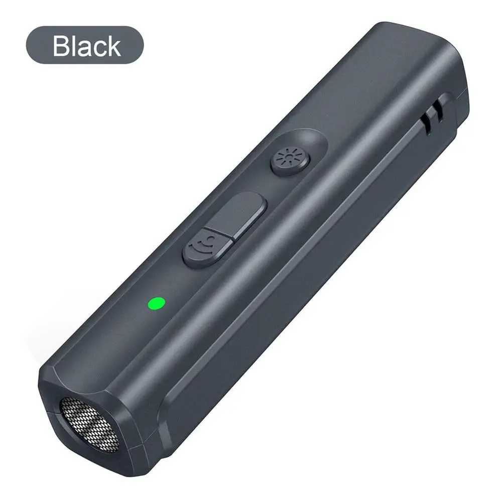 Un control remoto negro con luz verde