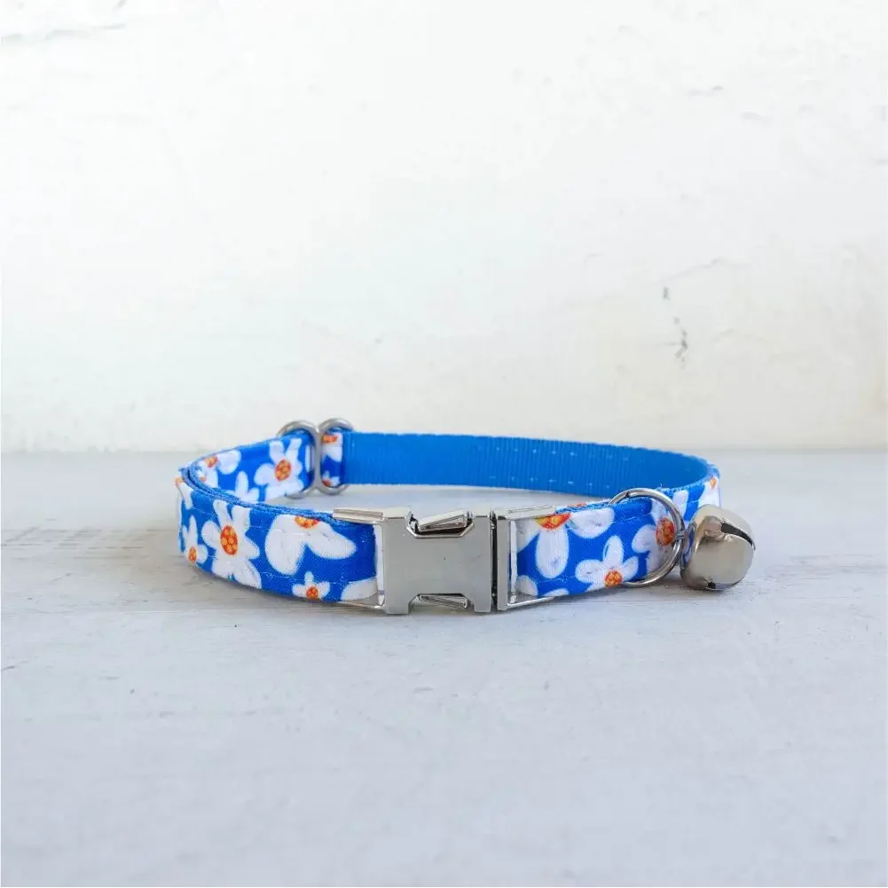 Collar de gato personalizado con grabado gratuito, correa para mascotas a juego, hebilla de Metal de contactos personalizados, Collar para mascotas con margaritas azules - imagen 2