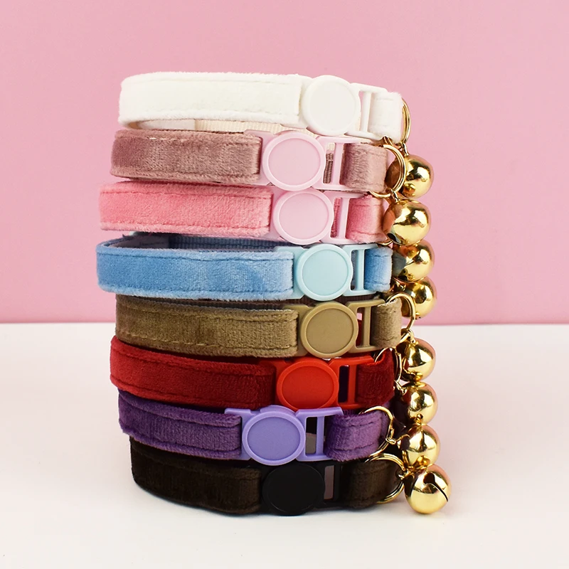 Collar de terciopelo para gatos con lazo, ajustable, seguridad para mascotas, prevención de asfixia, cómodo y elegante para gatos