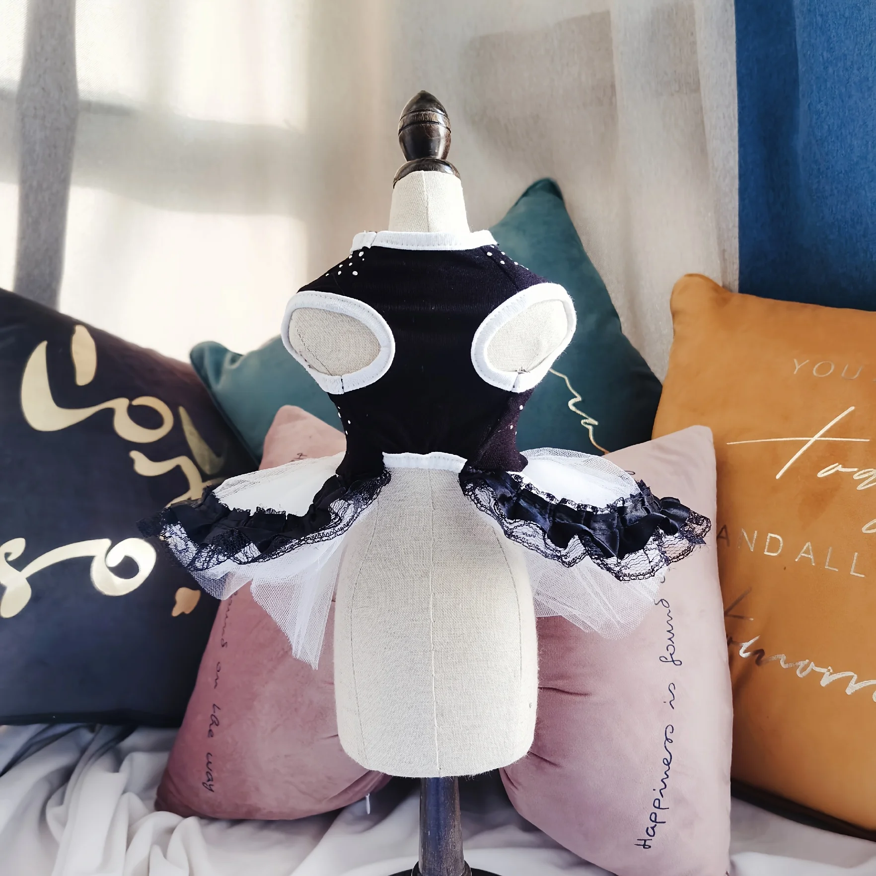 Vestido de perro con tutú de lunares con ribete de encaje, atuendo formal de boda para mascotas, accesorio fotográfico de lentejuelas brillantes, poliéster de algodón blanco y negro - imagen 3