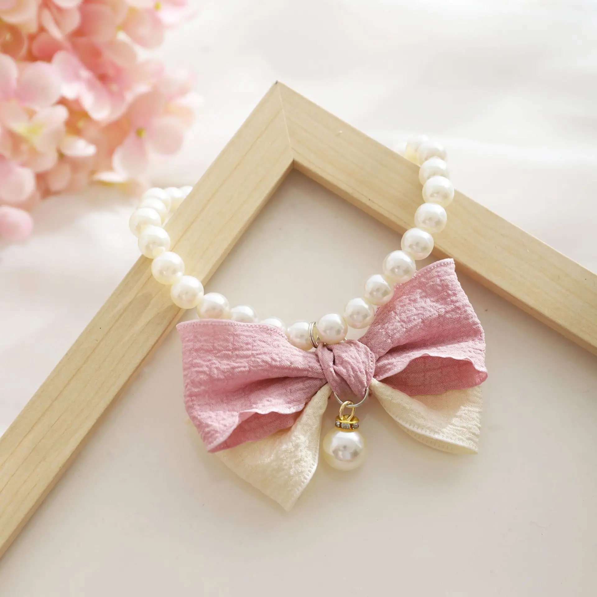 Collar elegante con perlas y mariposa para perros y gatos - imagen 3
