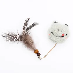 Juguete para gatos con plumas: peluche interactivo y campana