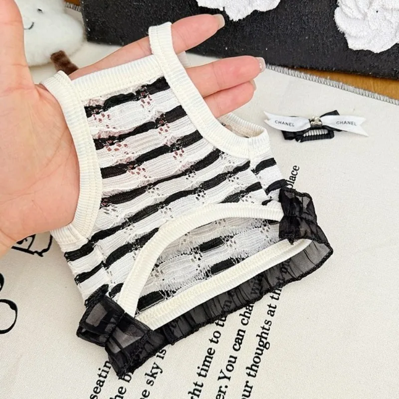 Primavera y verano para perros huecos de encaje blanco y negro tirar hacia atrás corazón perros pequeños gato Teddy ropa para perros chaleco para perros - imagen 4