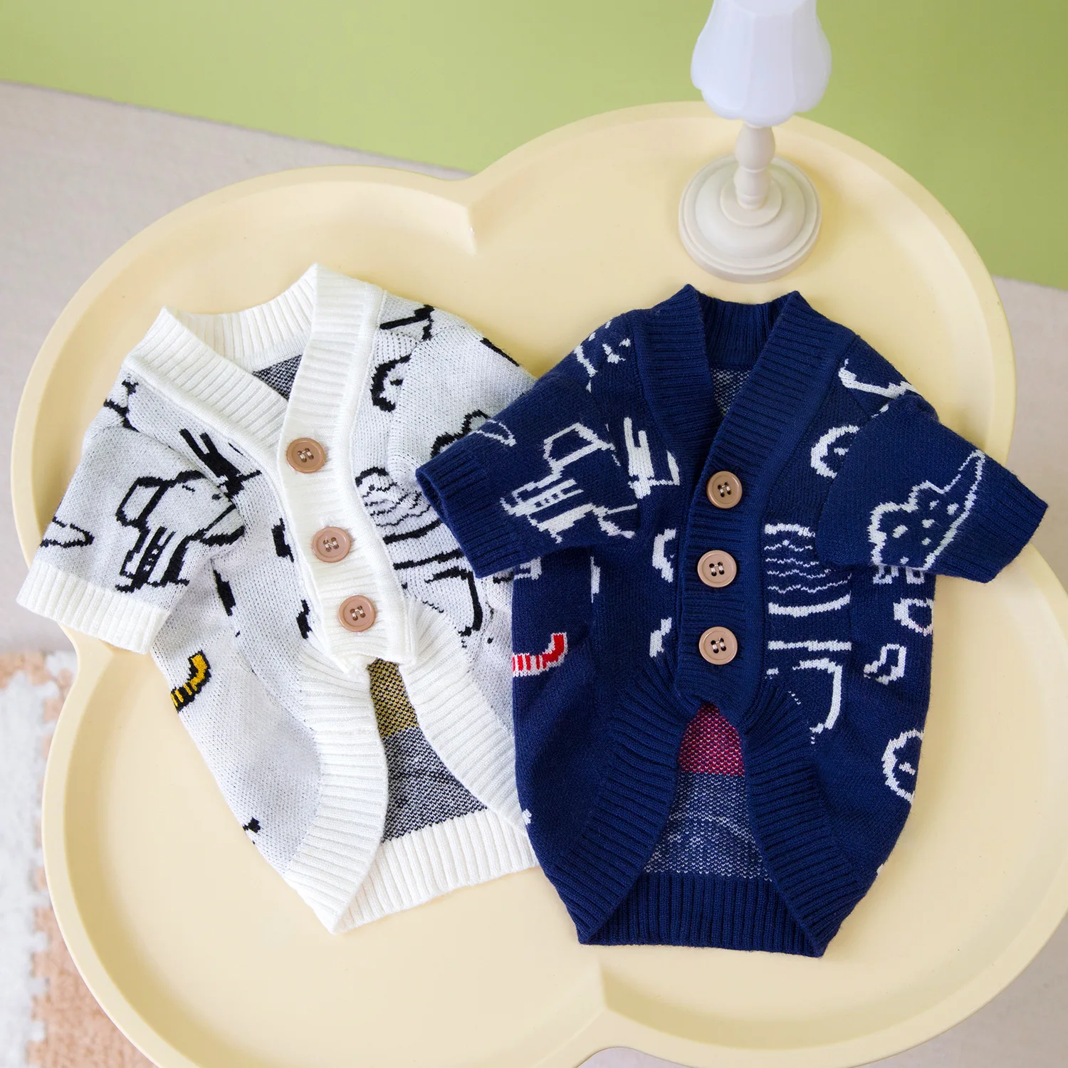 Nueva ropa de otoño e invierno para mascotas, suéter de gato con elefante de dibujos animados, suéter con gradiente dorado, ropa antipérdida de cabello con botones para mascotas - imagen 4