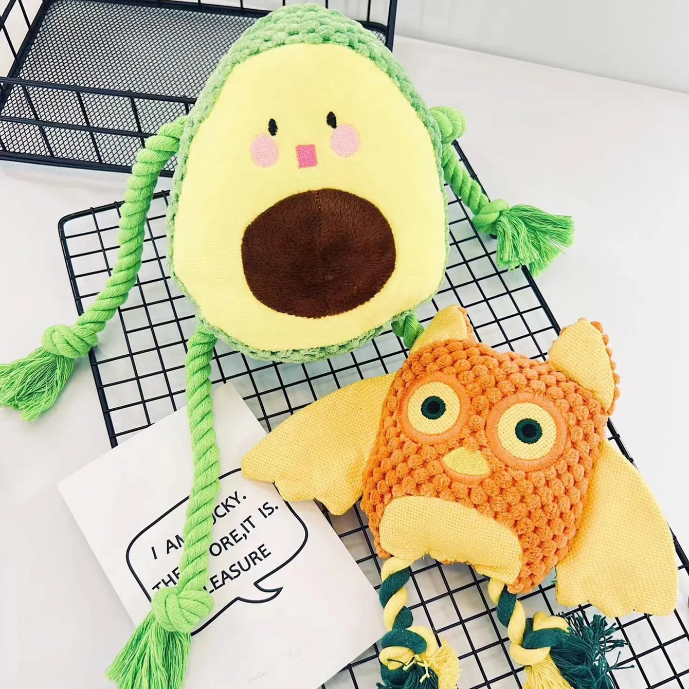 Juguete chirriante de felpa con núcleo de maíz para perros y gatos, juguete interactivo para mascotas, juguete para masticar suave para aliviar el aburrimiento, - imagen 3