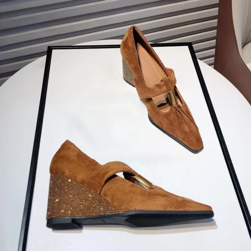 Zapatos Mary Jane para perro pequeño – Gamuza vintage con pedrería - imagen 3