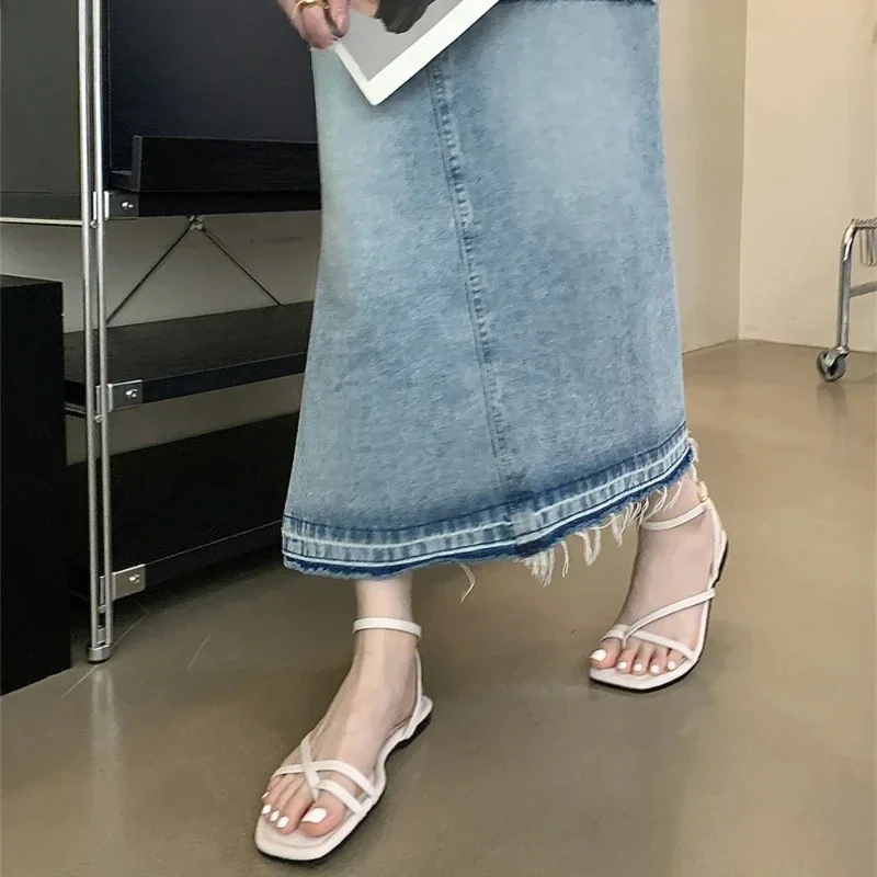 Sandalias de verano para mujer: planas, punta abierta y tira estrecha - imagen 5