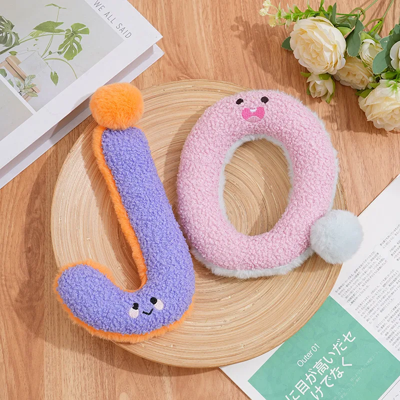 Juguete de peluche resistente a mordidas con letras bordadas para perros y gatos - imagen 2