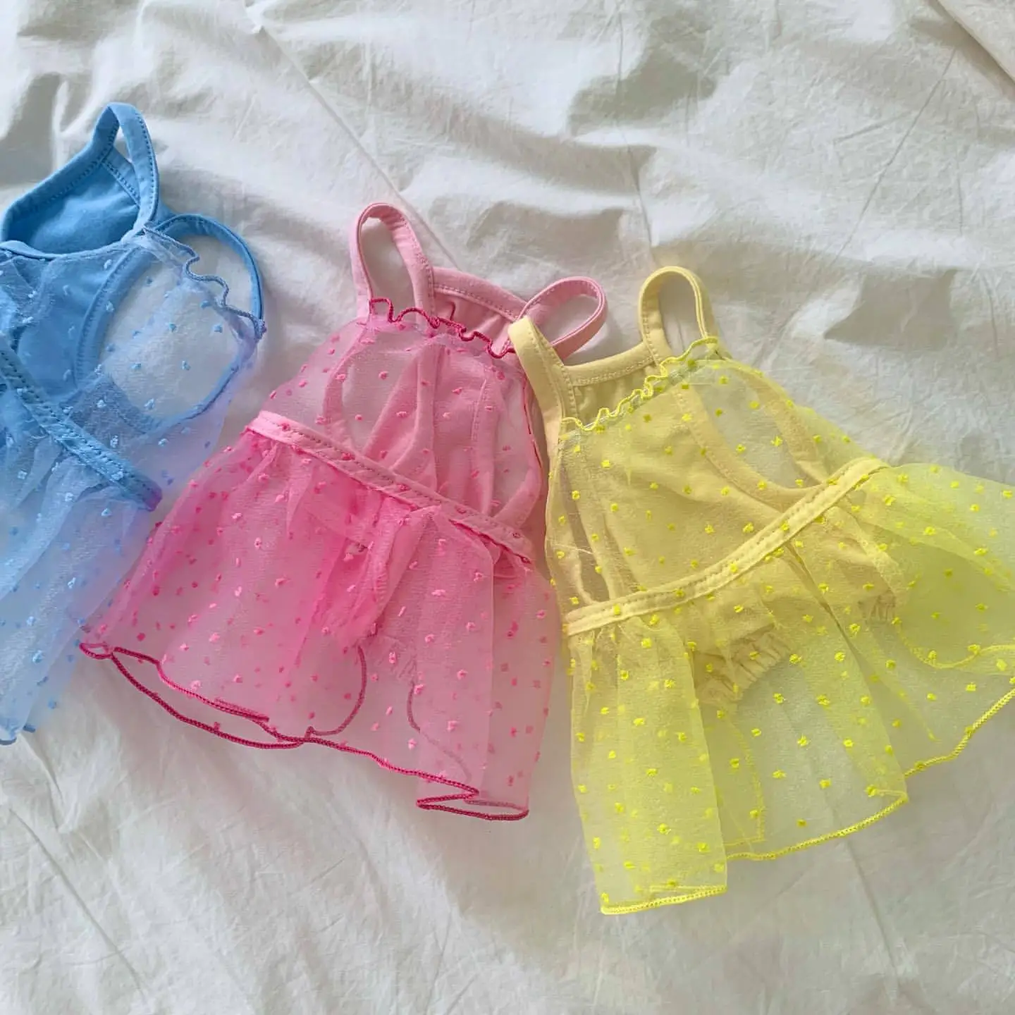 Falda con correa de primavera para mascotas, ropa fina de malla transpirable para perros, chaleco protector solar para perros pequeños y gatos