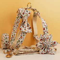 Conjunto de collar, arnés y correa para perro personalizado con flores