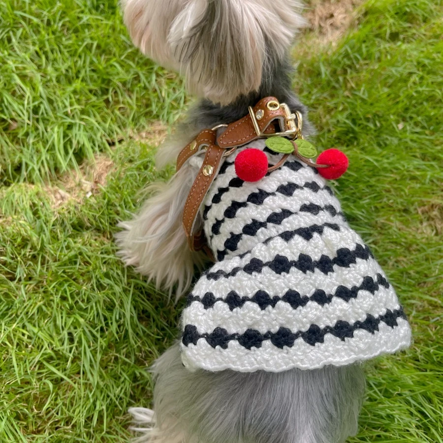 Vestido de cabestrillo para mascotas, suéter tejido a mano cálido para perros pequeños, color blanco y negro, ropa para perros Yorkshire, Otoño e Invierno - imagen 3