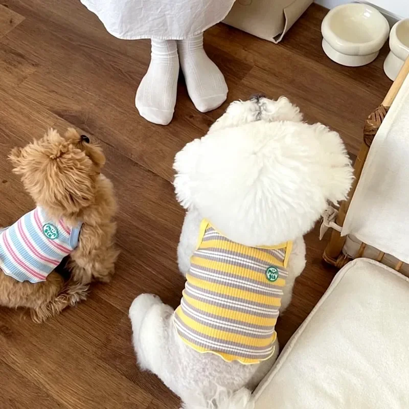 Ropa a rayas para perros, chaleco para cachorros, eslinga corta para mascotas, chaleco de peluche de sección delgada de verano, camiseta bonita de Bichon, camiseta fresca para el hogar de manga corta - imagen 3